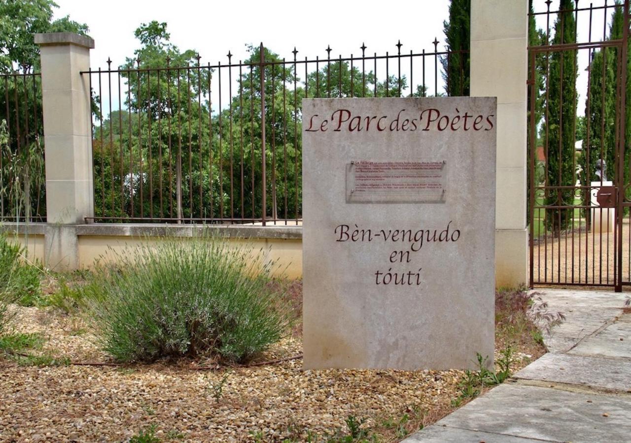 Agreable Maison De Ville Eyragues Kültér fotó