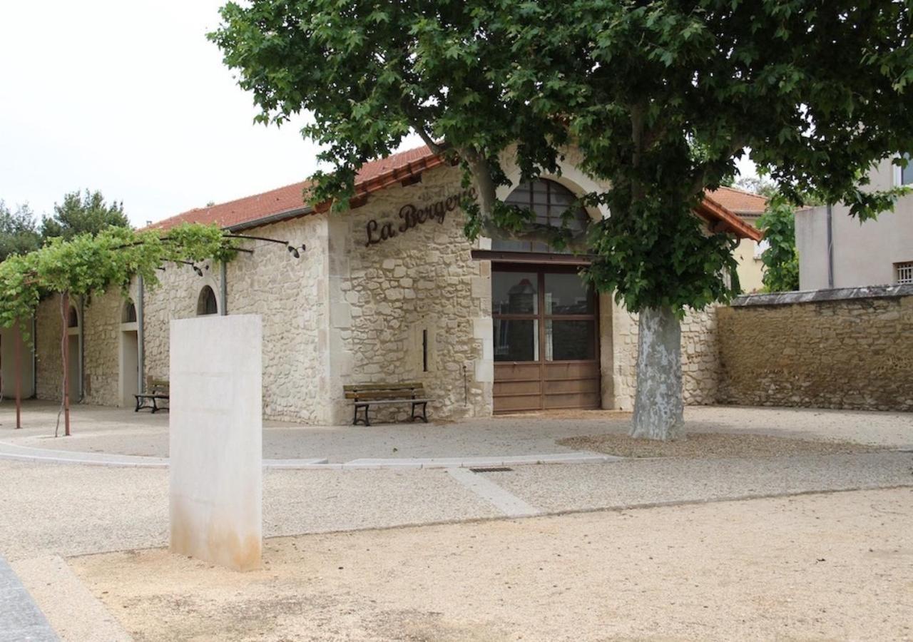 Agreable Maison De Ville Eyragues Kültér fotó